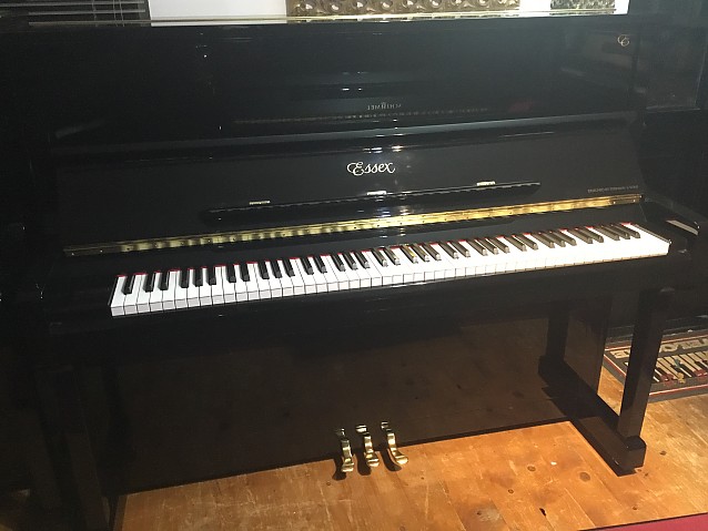 Steinway and sons. Eup123 2012 Essex